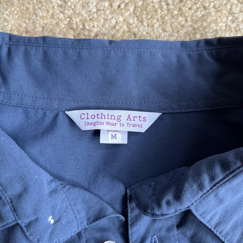 Clothing Arts travel shirt sz M